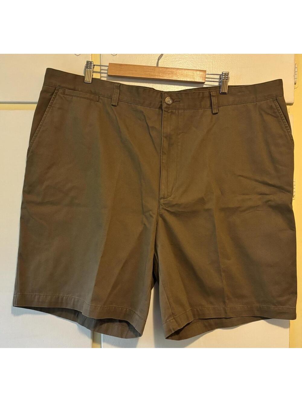NEW St Johns Bay Classic Shorts Men Size 44 Flat Front Brown Cotton 9” Inseam